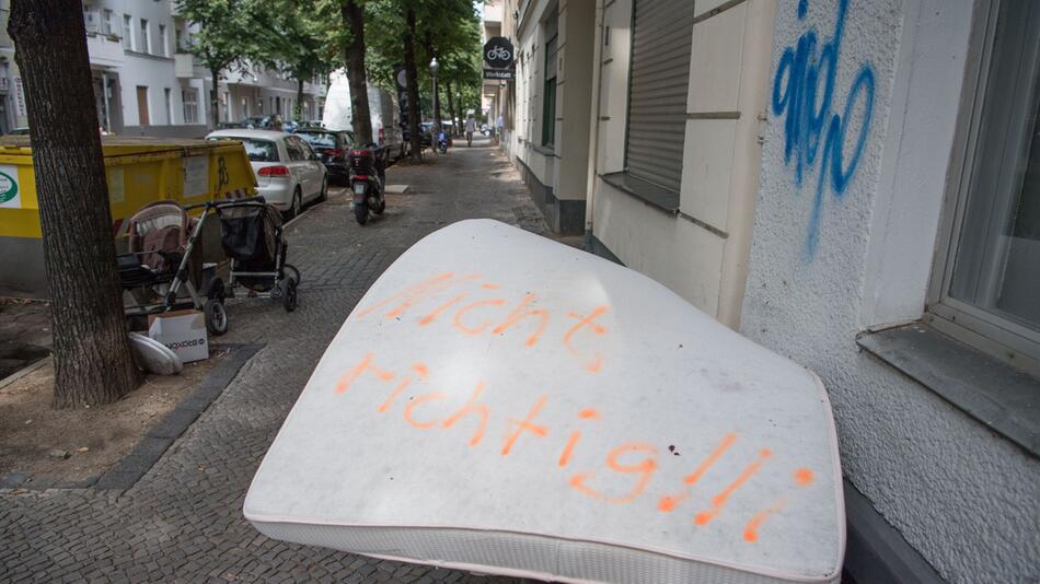 Matratze auf Gehweg